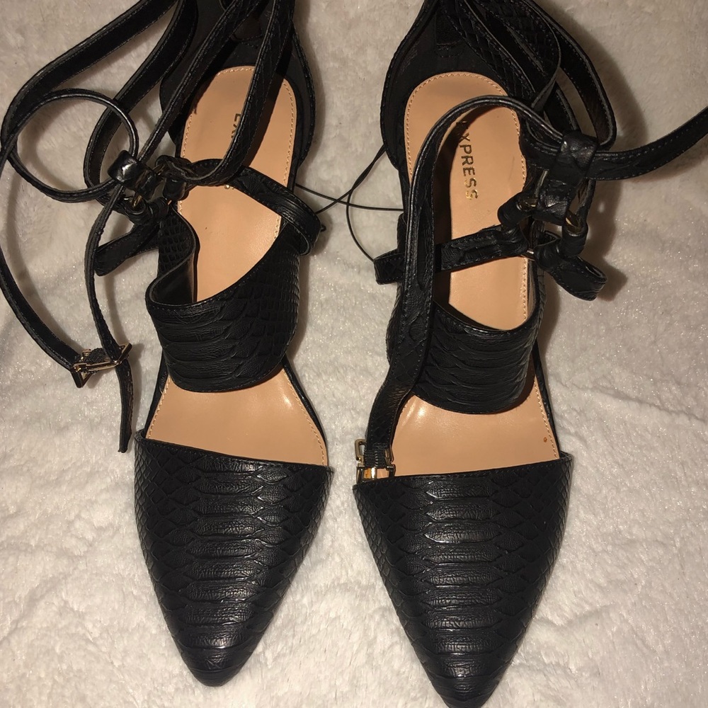 Black Pointed Toe Express Heels - image 2